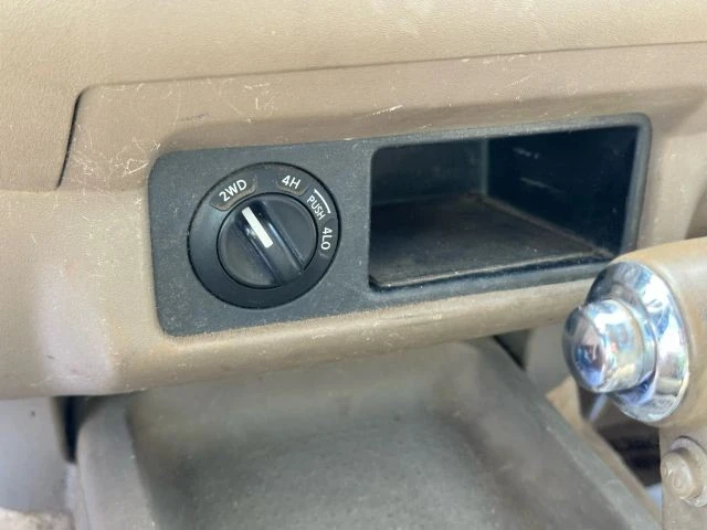 2005 Nissan Frontier 2nd Gen - Image 13 of 14