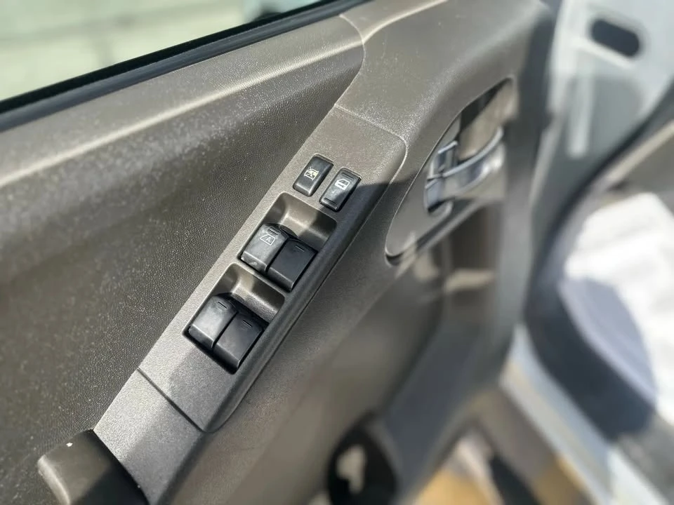 2005 Nissan Frontier 2nd Gen - Image 13 of 20