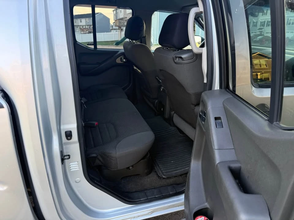 2005 Nissan Frontier 2nd Gen - Image 15 of 16