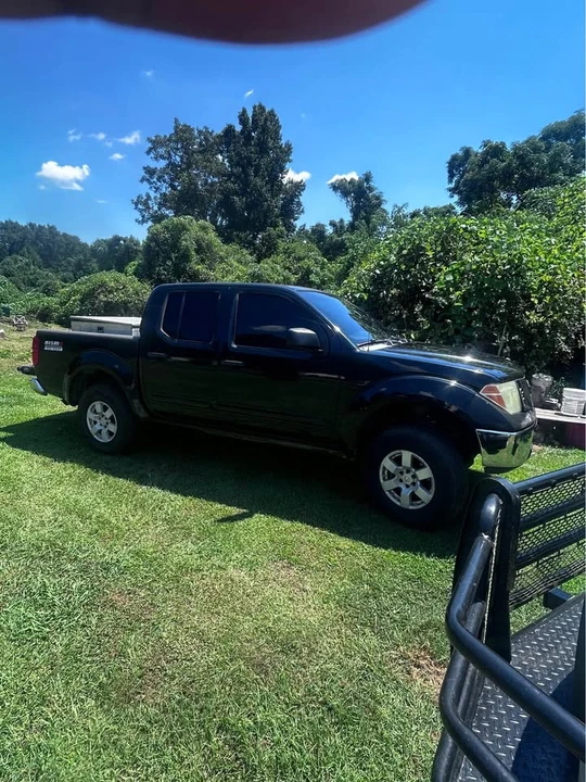2005 Nissan Frontier 2nd Gen - Image 2 of 8