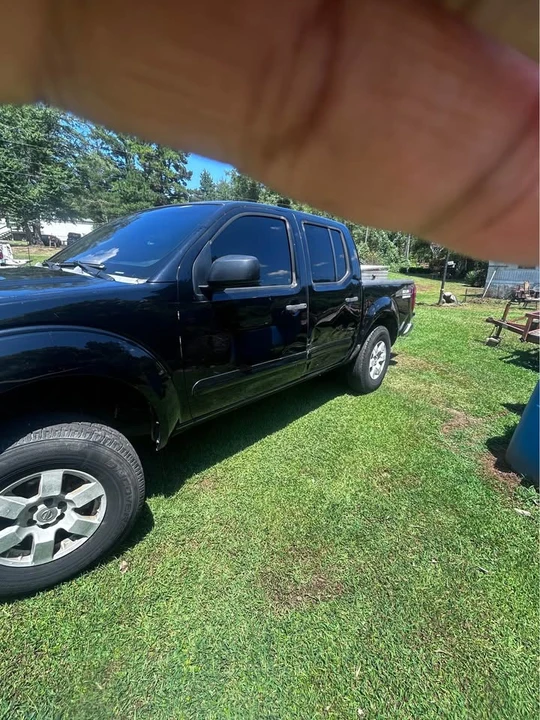 2005 Nissan Frontier 2nd Gen - Image 3 of 8