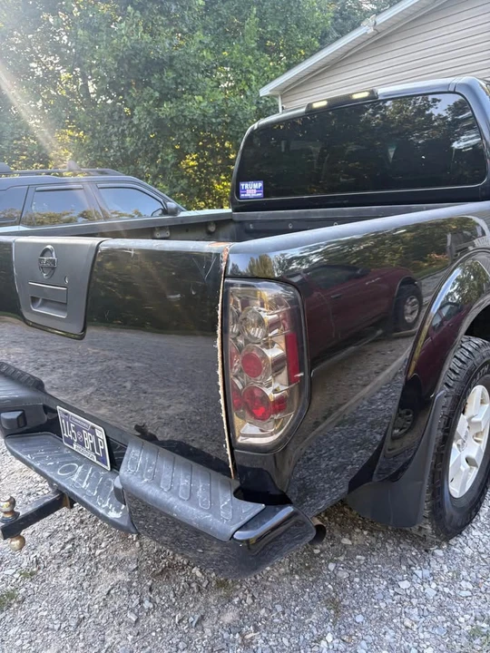 2005 Nissan Frontier 2nd Gen - Image 10 of 13