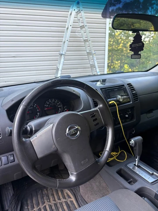 2005 Nissan Frontier 2nd Gen - Image 11 of 13