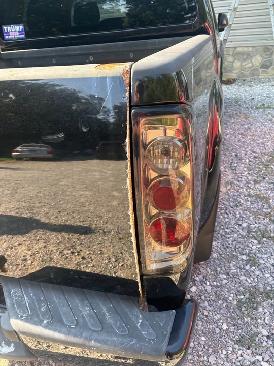 2005 Nissan Frontier 2nd Gen - Image 4 of 13