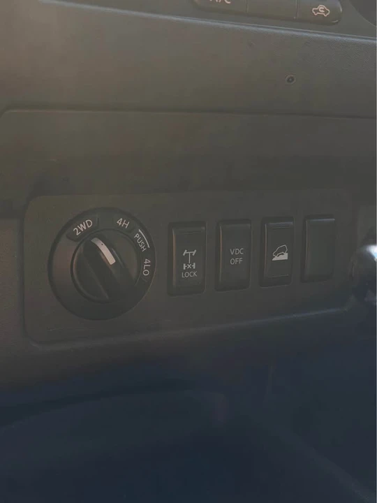 2005 Nissan Frontier 2nd Gen - Image 12 of 16
