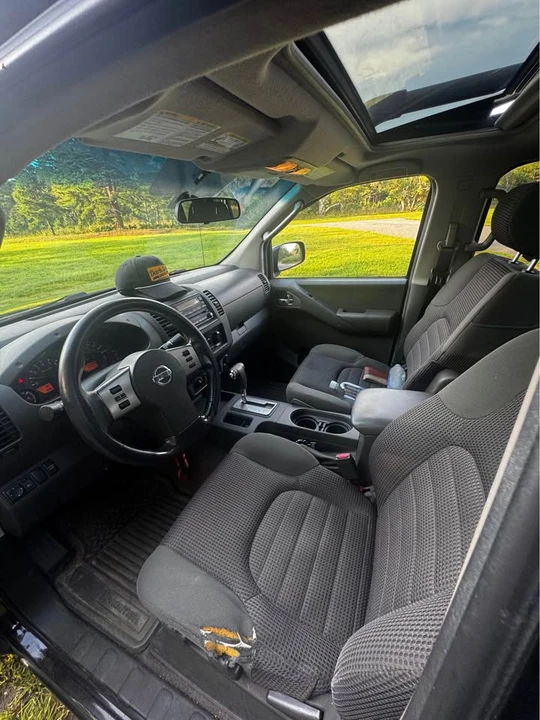 2005 Nissan Frontier 2nd Gen - Image 5 of 10