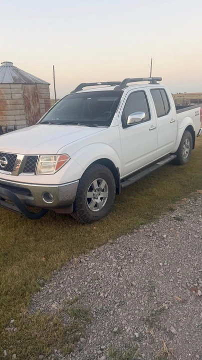 2005 Nissan Frontier 2nd Gen - Image 2 of 4