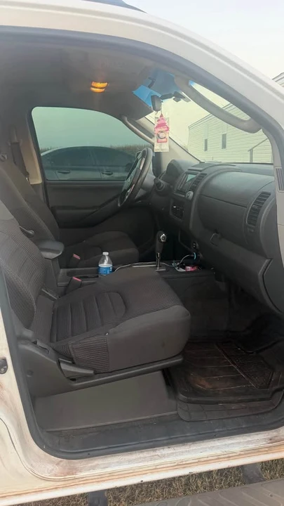 2005 Nissan Frontier 2nd Gen - Image 3 of 4