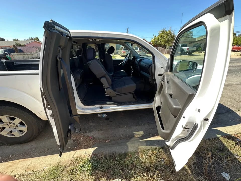 2005 Nissan Frontier 2nd Gen - Image 13 of 17