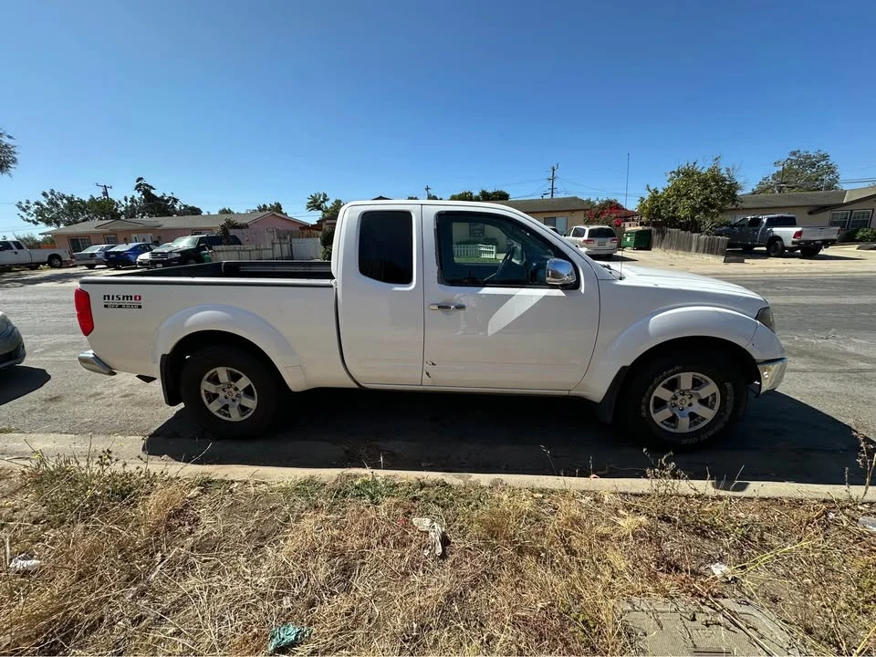 2005 Nissan Frontier 2nd Gen - Image 3 of 17