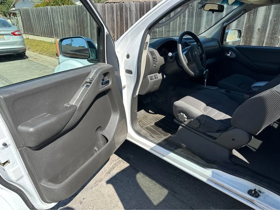 2005 Nissan Frontier 2nd Gen - Image 10 of 17
