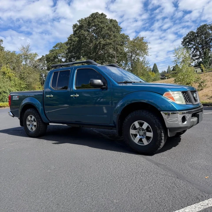 2005 Nissan Frontier 2nd Gen - Image 2 of 11