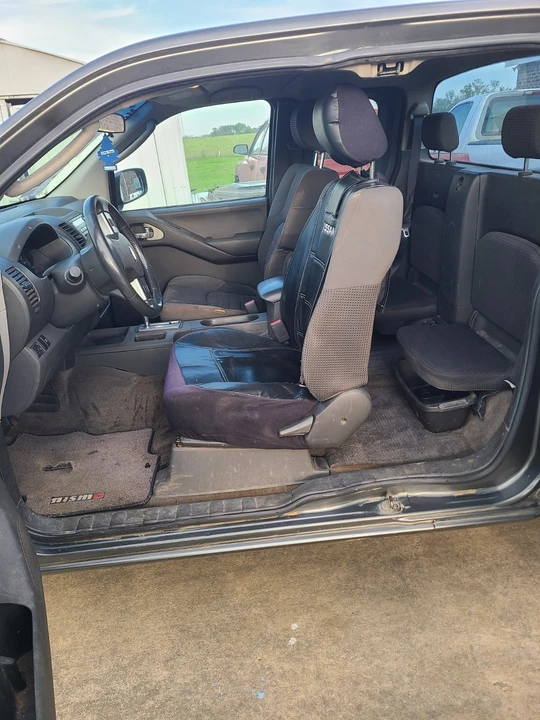 2005 Nissan Frontier 2nd Gen - Image 11 of 12