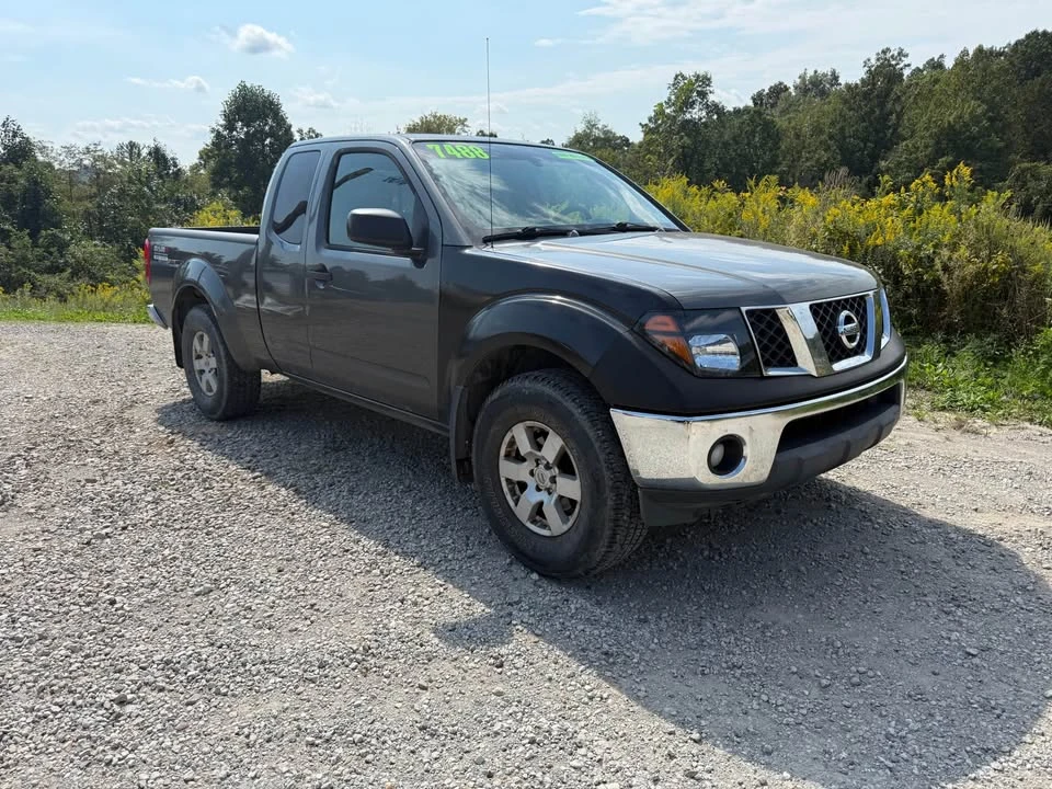 2005 Nissan Frontier 2nd Gen - Image 2 of 12