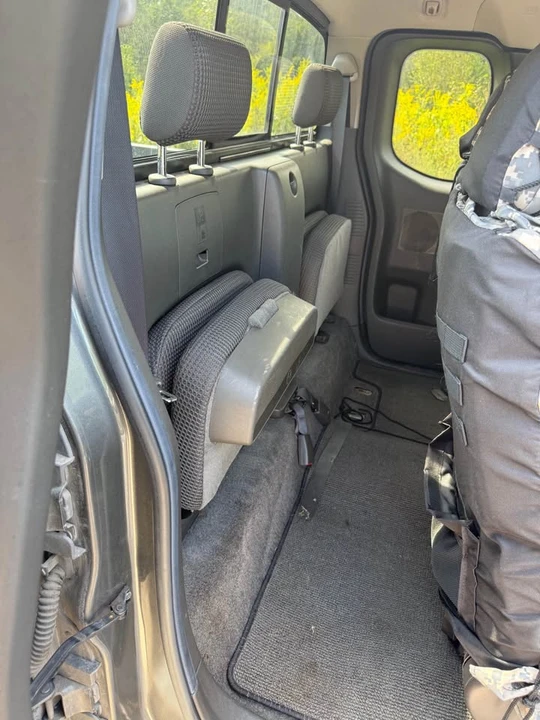 2005 Nissan Frontier 2nd Gen - Image 9 of 12