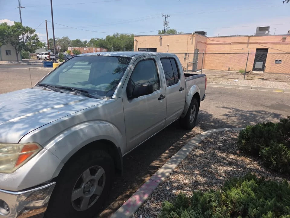 2005 Nissan Frontier 2nd Gen - Image 2 of 8