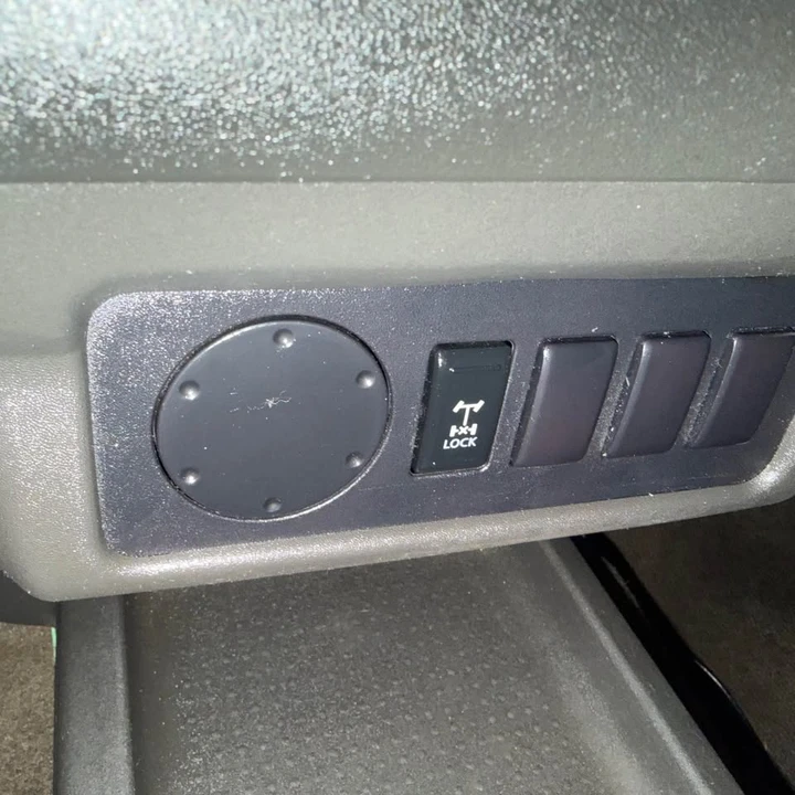 2005 Nissan Frontier 2nd Gen - Image 3 of 6