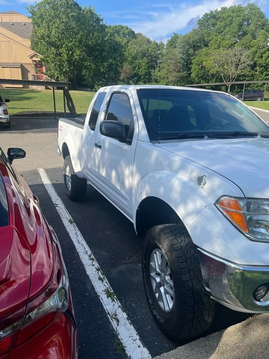 2005 Nissan Frontier 2nd Gen - Image 2 of 10