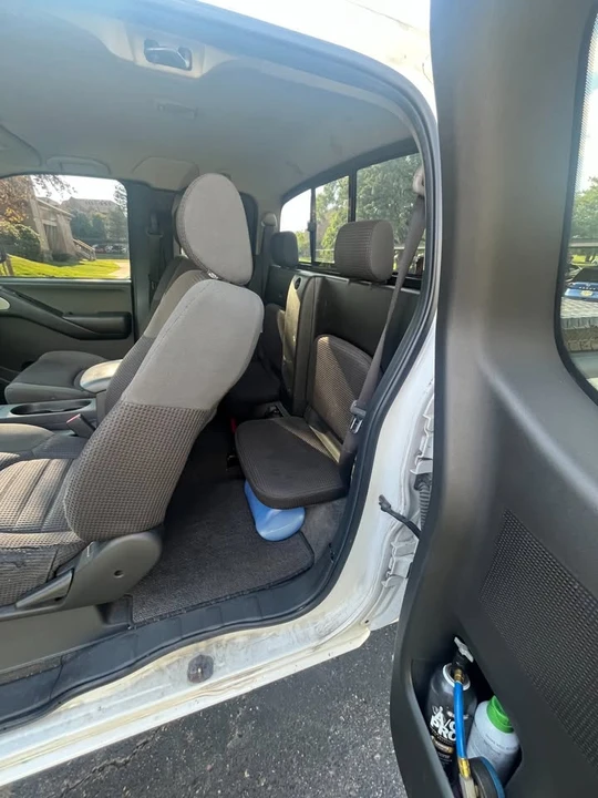 2005 Nissan Frontier 2nd Gen - Image 4 of 10