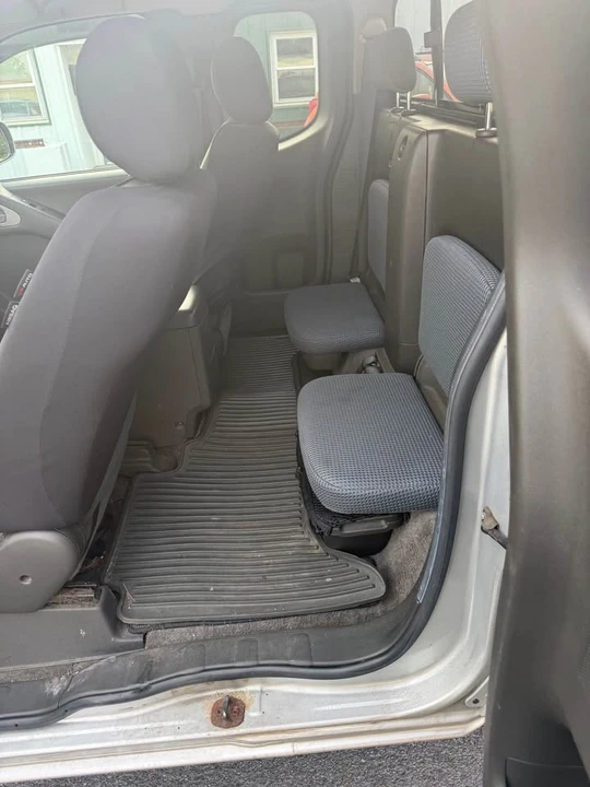 2005 Nissan Frontier 2nd Gen - Image 12 of 13