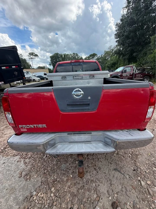 2005 Nissan Frontier 2nd Gen - Image 2 of 10