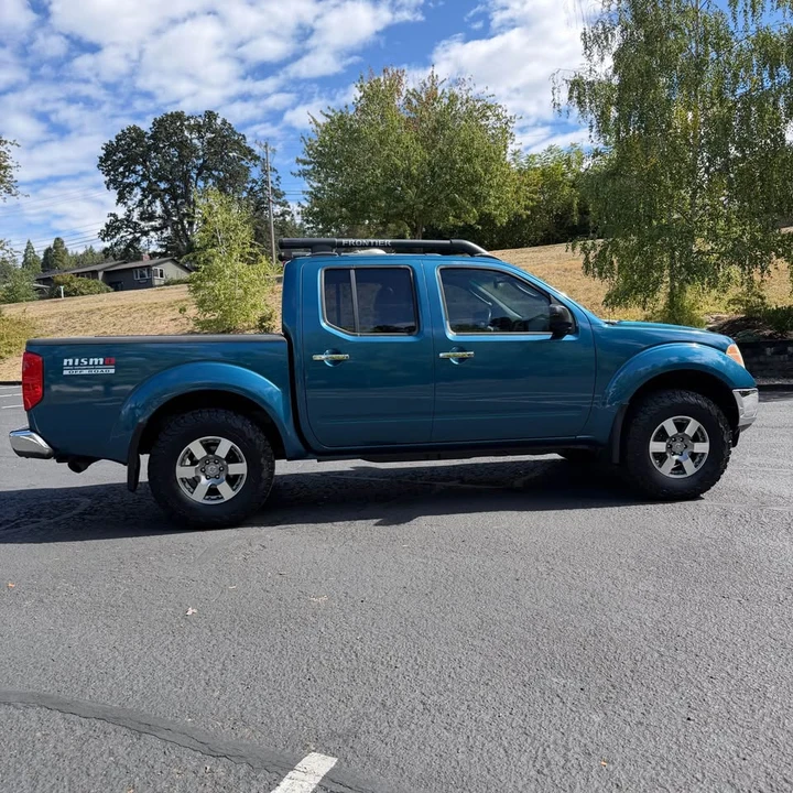 2005 Nissan Frontier 2nd Gen - Image 2 of 11