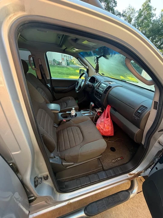 2005 Nissan Frontier 2nd Gen - Image 2 of 6