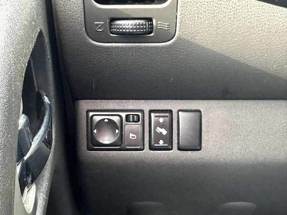 2005 Nissan Pathfinder 3rd Gen - Image 17 of 18