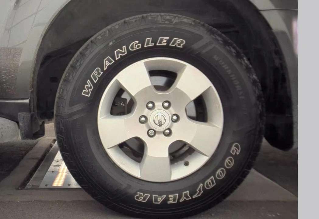 2005 Nissan Pathfinder 3rd Gen - Image 9 of 12