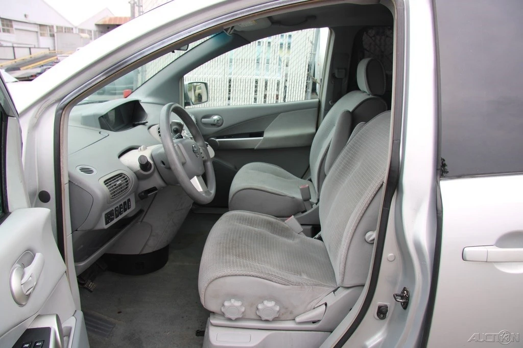 2005 Nissan Quest - Image 12 of 21