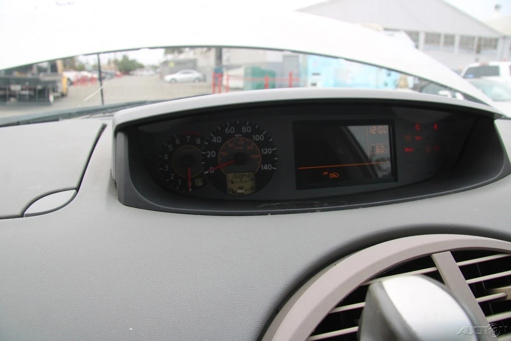 2005 Nissan Quest - Image 14 of 21