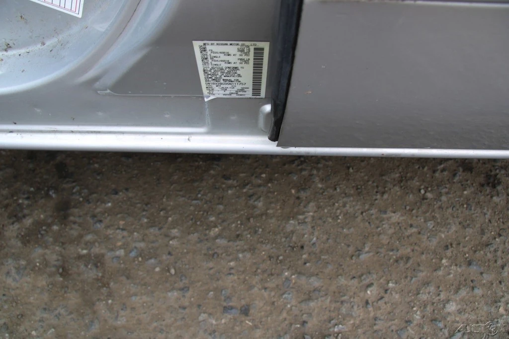 2005 Nissan Quest - Image 10 of 21