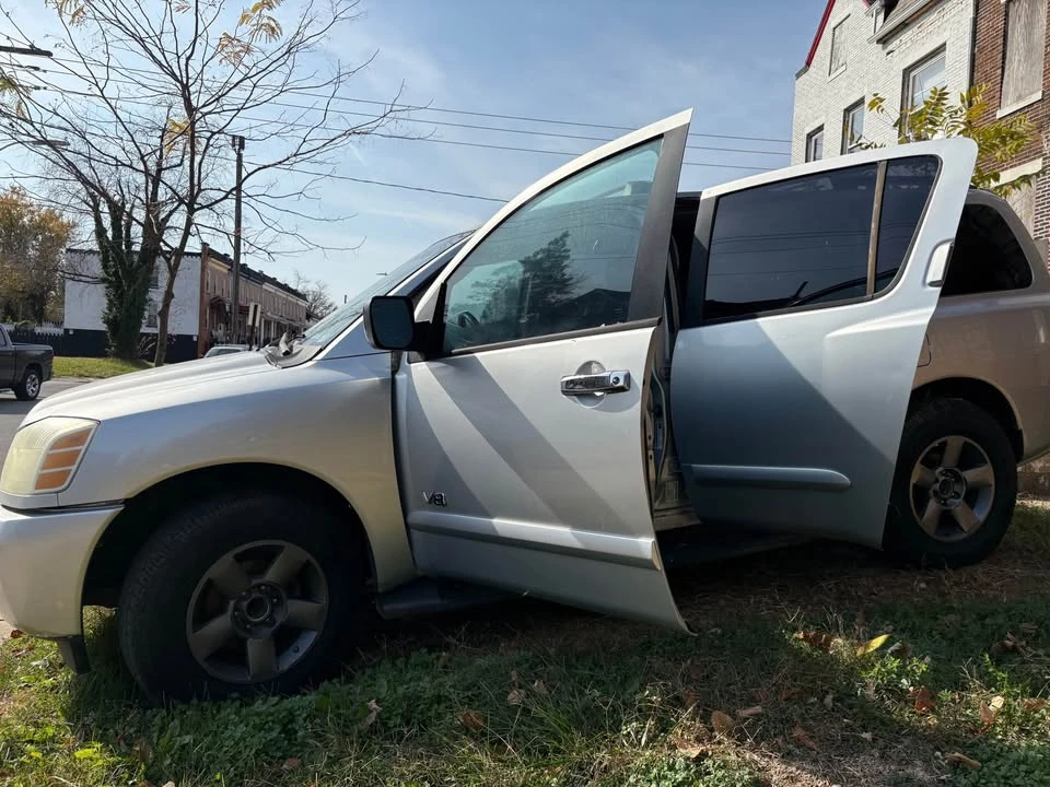 2005 Nissan Armada - Image 2 of 6
