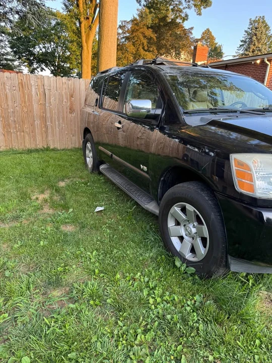 2005 Nissan Armada - Image 2 of 7
