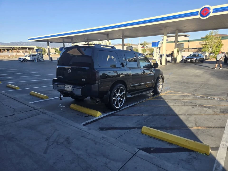 2005 Nissan Armada - Image 2 of 3