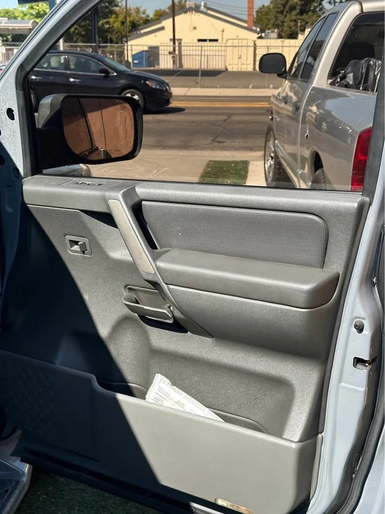 2005 Nissan Armada - Image 10 of 11