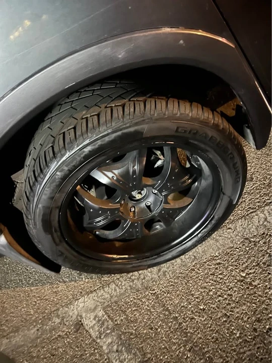 2005 Nissan Armada - Image 2 of 6