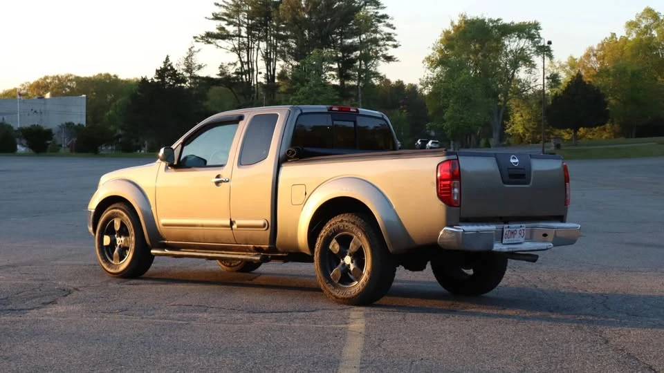 2005 Nissan Frontier 2nd Gen - Image 5 of 12