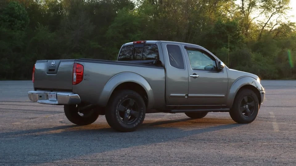 2005 Nissan Frontier 2nd Gen - Image 3 of 12
