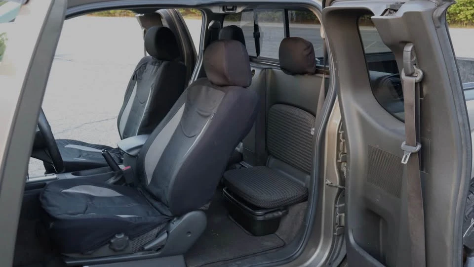 2005 Nissan Frontier 2nd Gen - Image 9 of 12