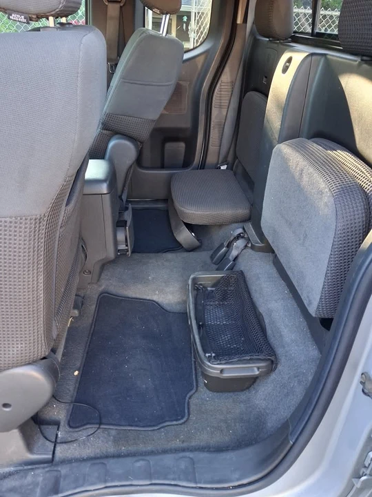 2005 Nissan Frontier 2nd Gen - Image 7 of 10