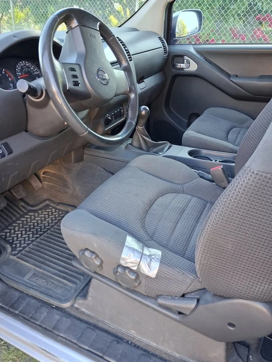 2005 Nissan Frontier 2nd Gen - Image 6 of 10