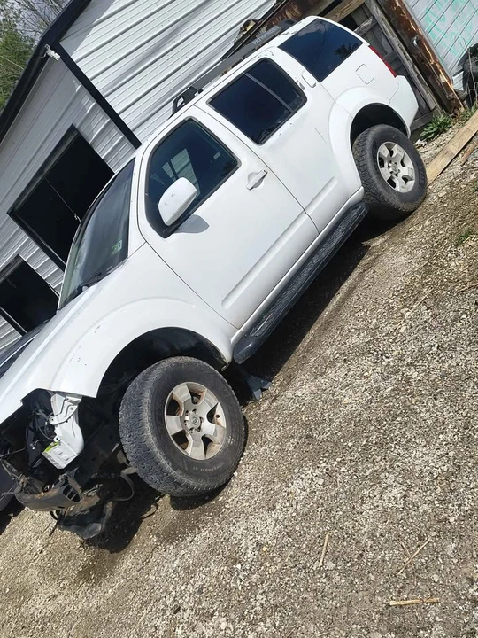 1999 Nissan Pathfinder 2nd Gen - Image 3 of 4