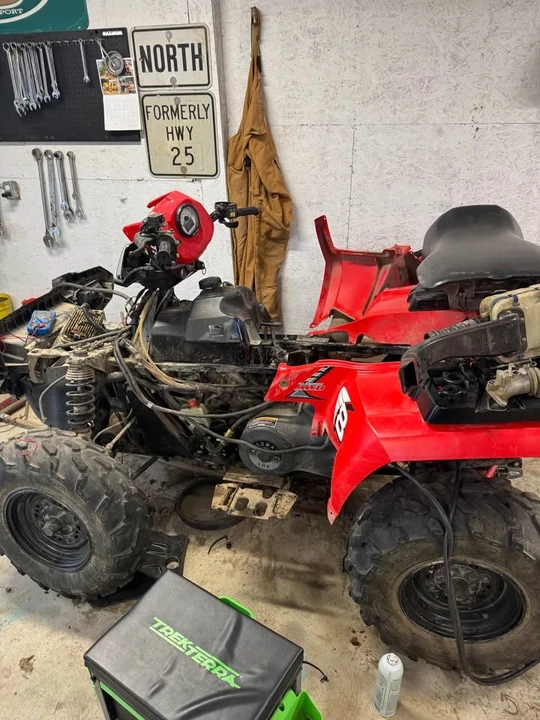2005 Polaris - Image 2 of 3