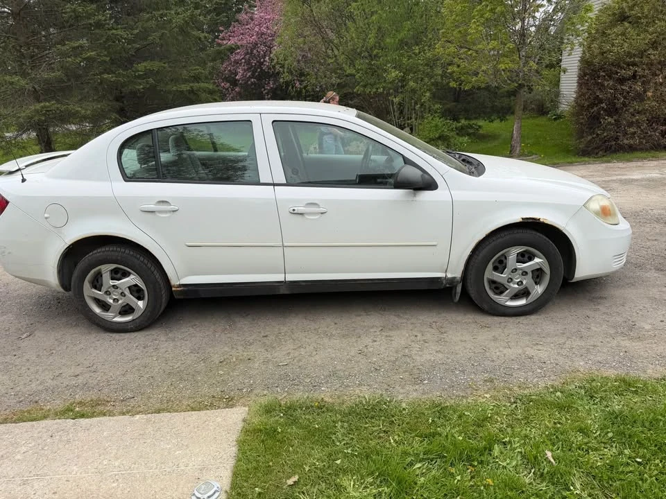 2005 Pontiac G5 - Image 2 of 3
