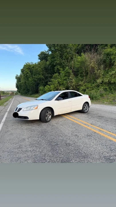 2005 Pontiac G6 - Image 2 of 3