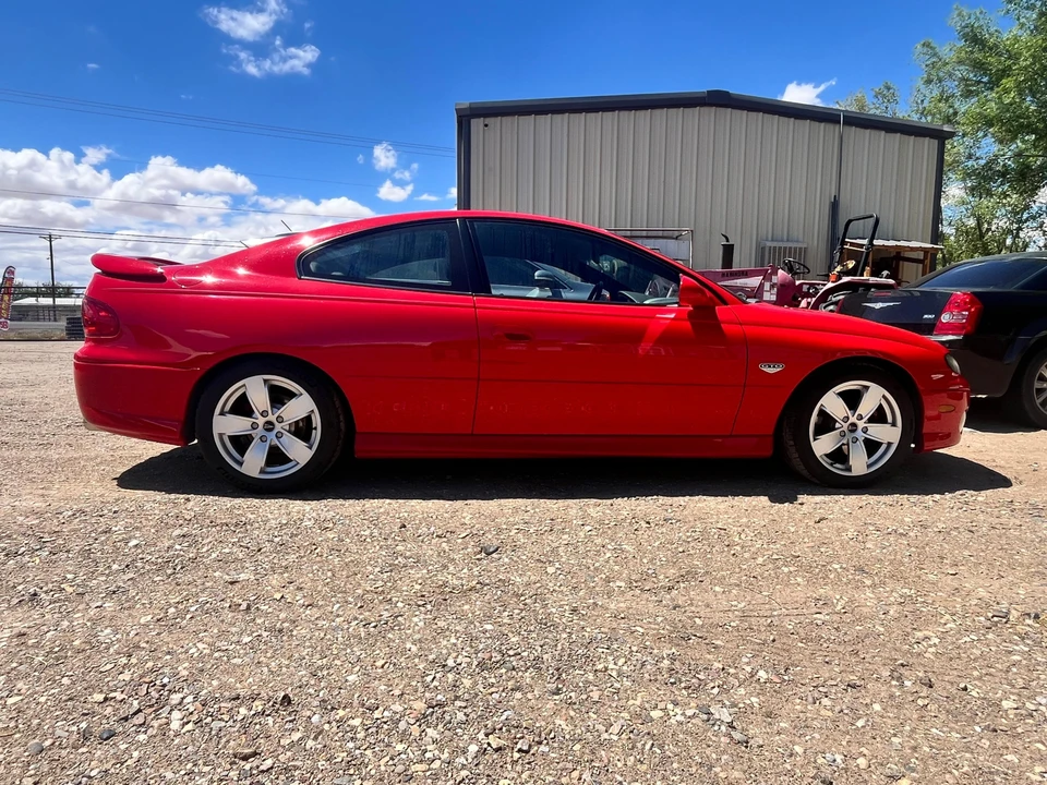 2005 Pontiac GTO 4th Gen - Image 11 of 31