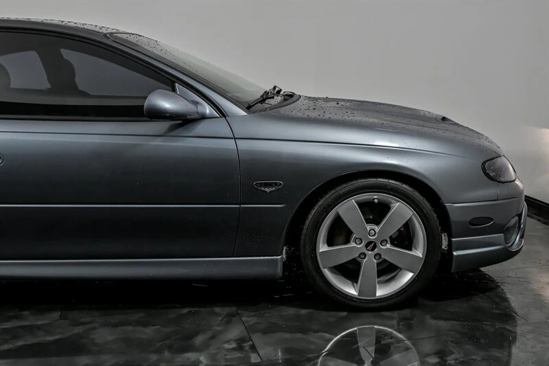 2005 Pontiac GTO 4th Gen - Image 12 of 21