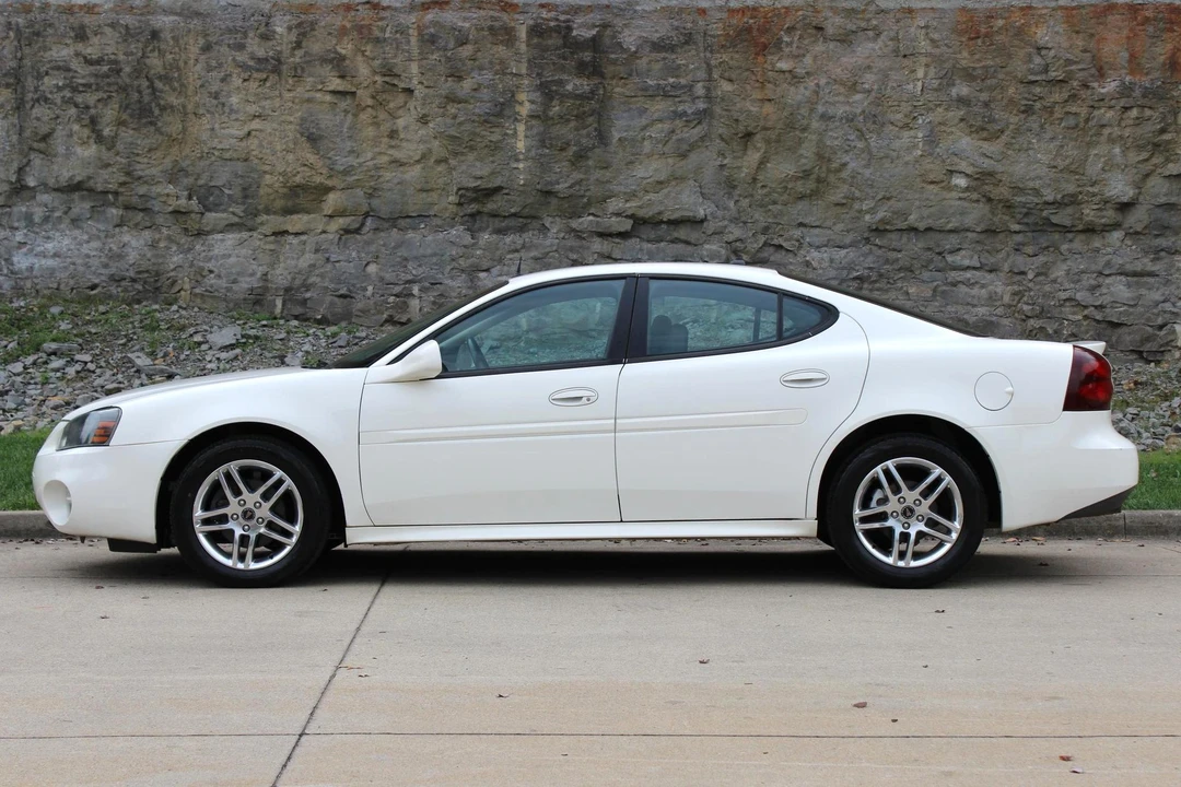 2005 Pontiac Grand Prix 3rd+ Gen - Image 3 of 10