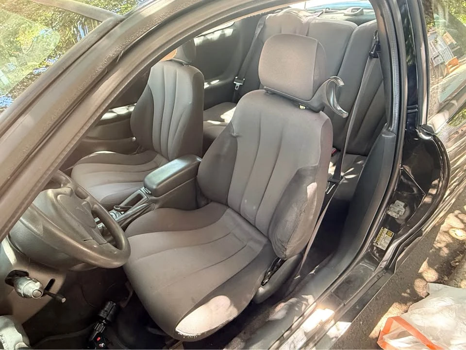 2005 Pontiac Sunfire - Image 7 of 10